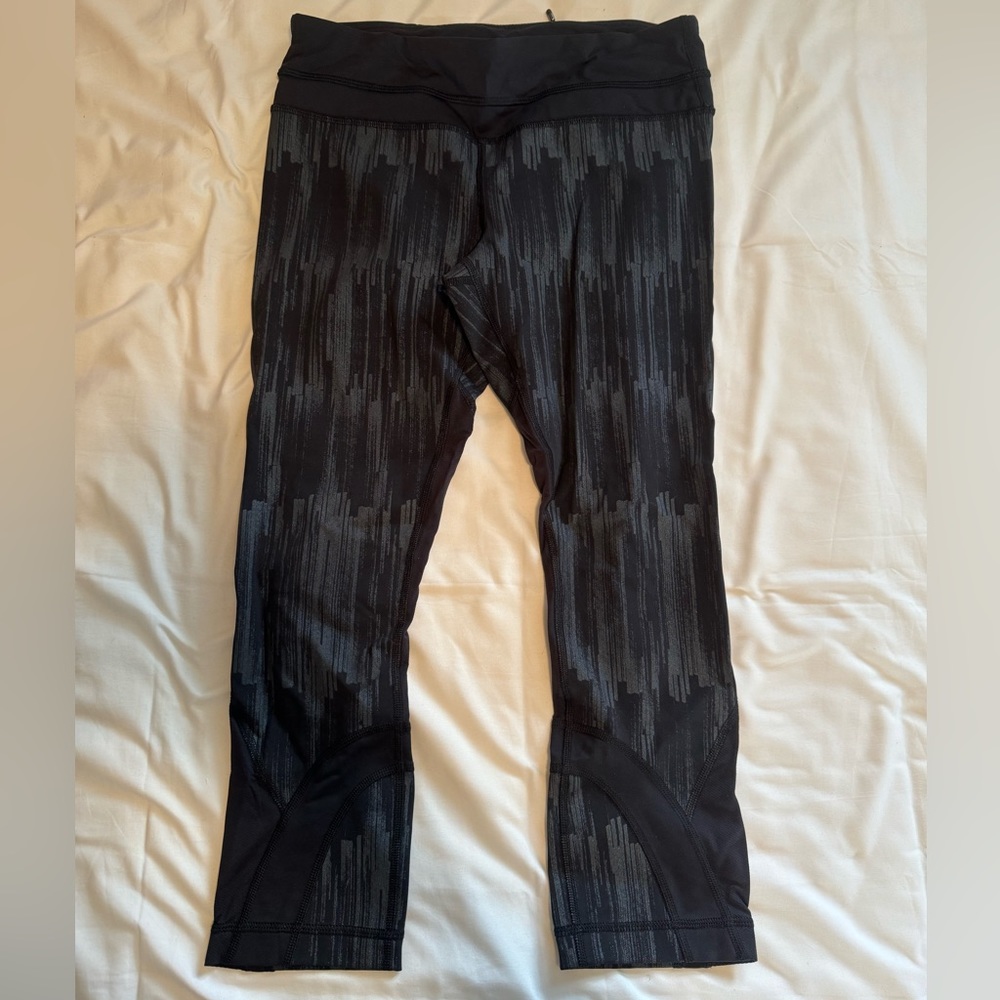 Lululemon cropped Leggings- reversible
